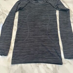 LuluLemon Womens Gray Top